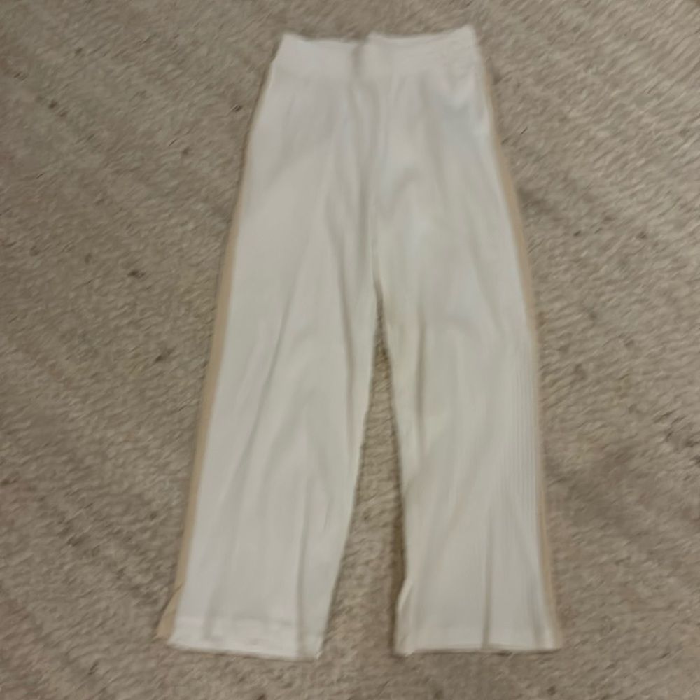 Zara girls ivory ribbed wide leg pants with nude side stripe